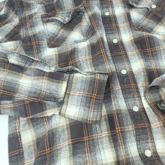 Ditch Plains Plaid Flannel shirt with Pearl like Buttons - Picture 6 of 9